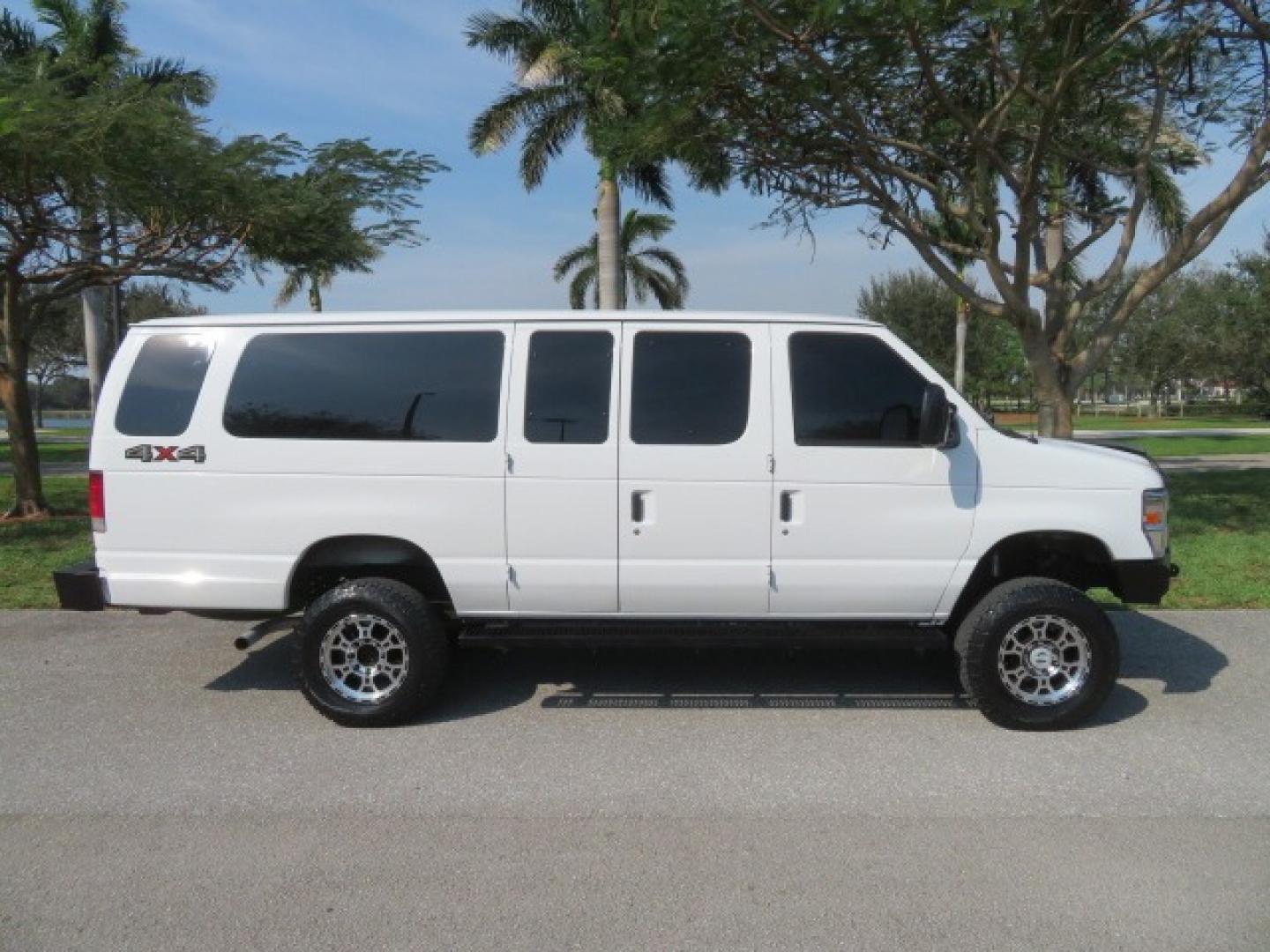 2014 White /GRAY Ford E-Series Wagon XLT (1FBSS3BL6ED) , AUTOMATIC transmission, located at 4301 Oak Circle #19, Boca Raton, FL, 33431, (954) 561-2499, 26.388861, -80.084038 - Photo#43